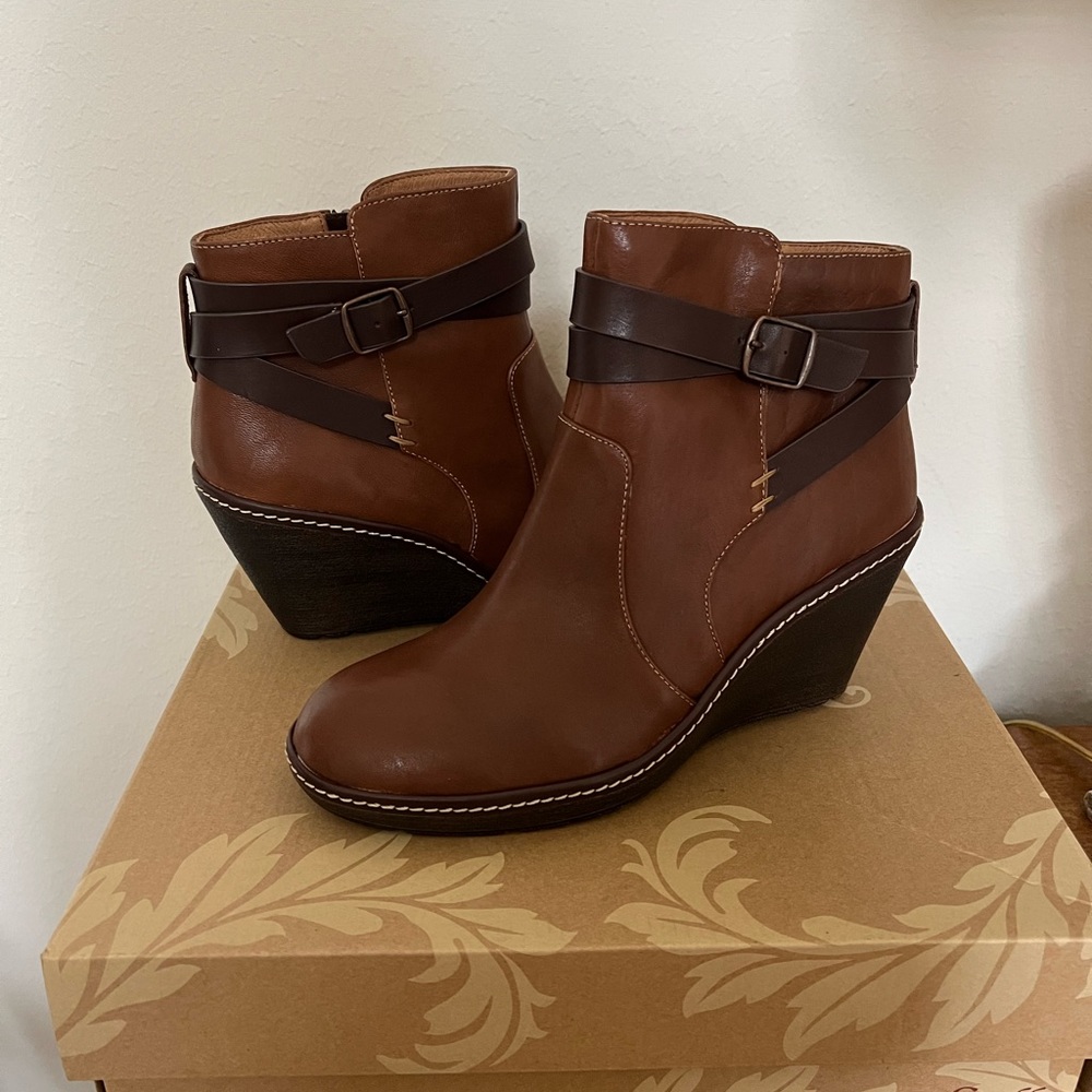 NEW Sofft Caralee Ankle Wedge Boots Tobacco 9